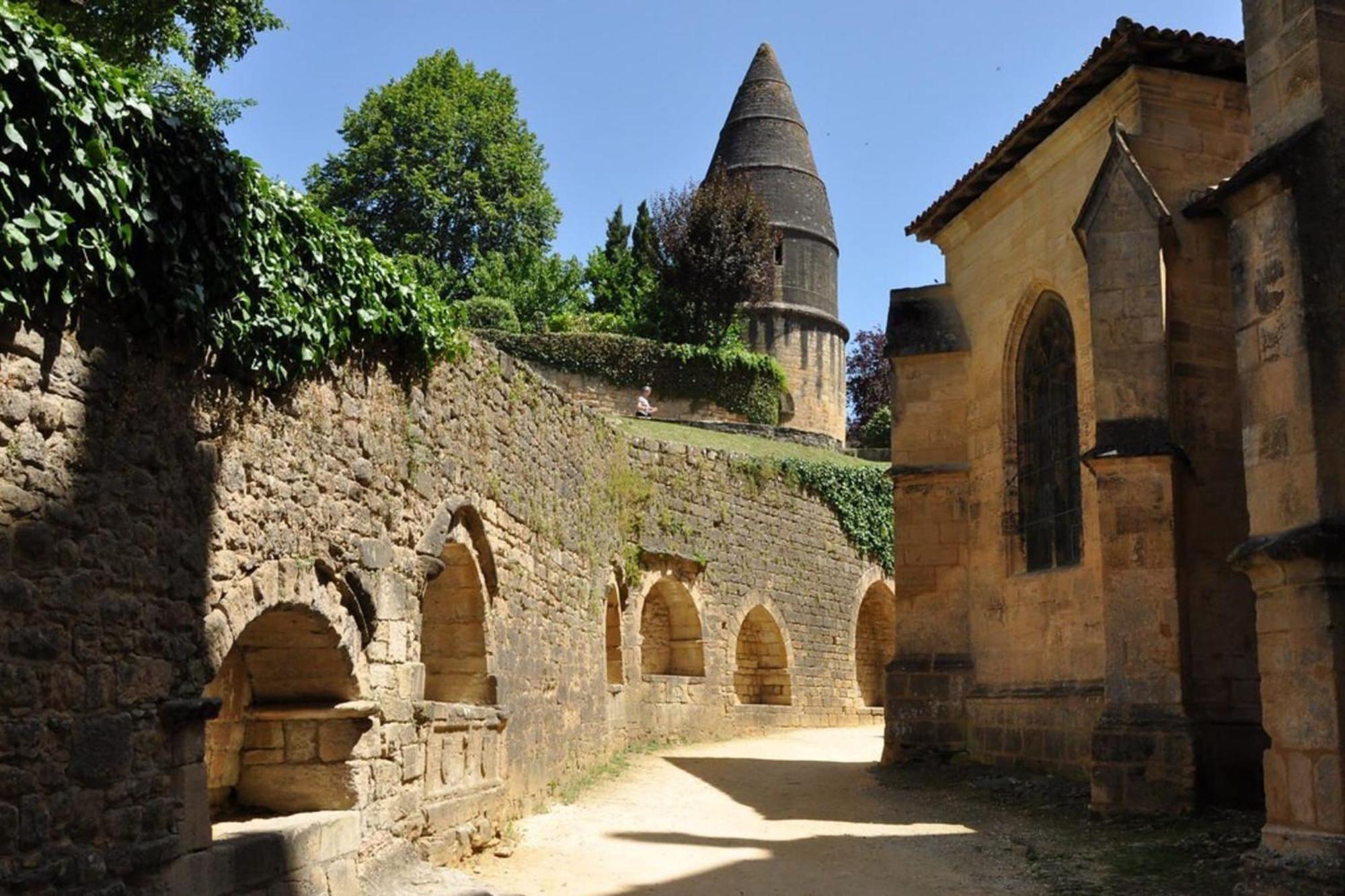Вилла In The Heart Of Sarlat- Charming & Authentic House Экстерьер фото